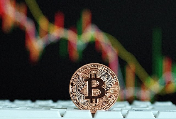晚间热点：币圈狂欢背后的冷思考